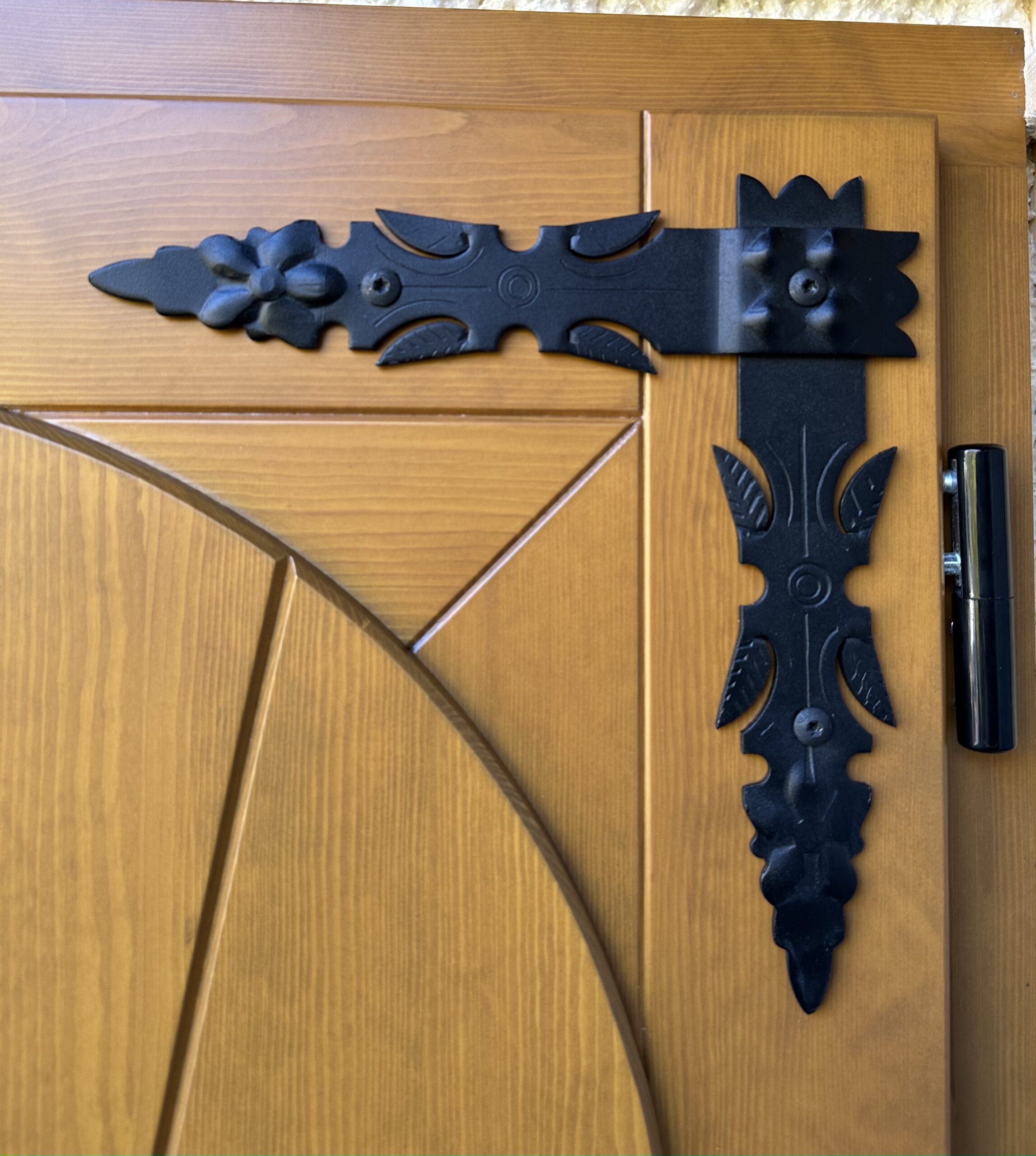 Drzwi drewniane Drzwi drewniane góralskie kute dom z bali Szczawnica producent Knapstol