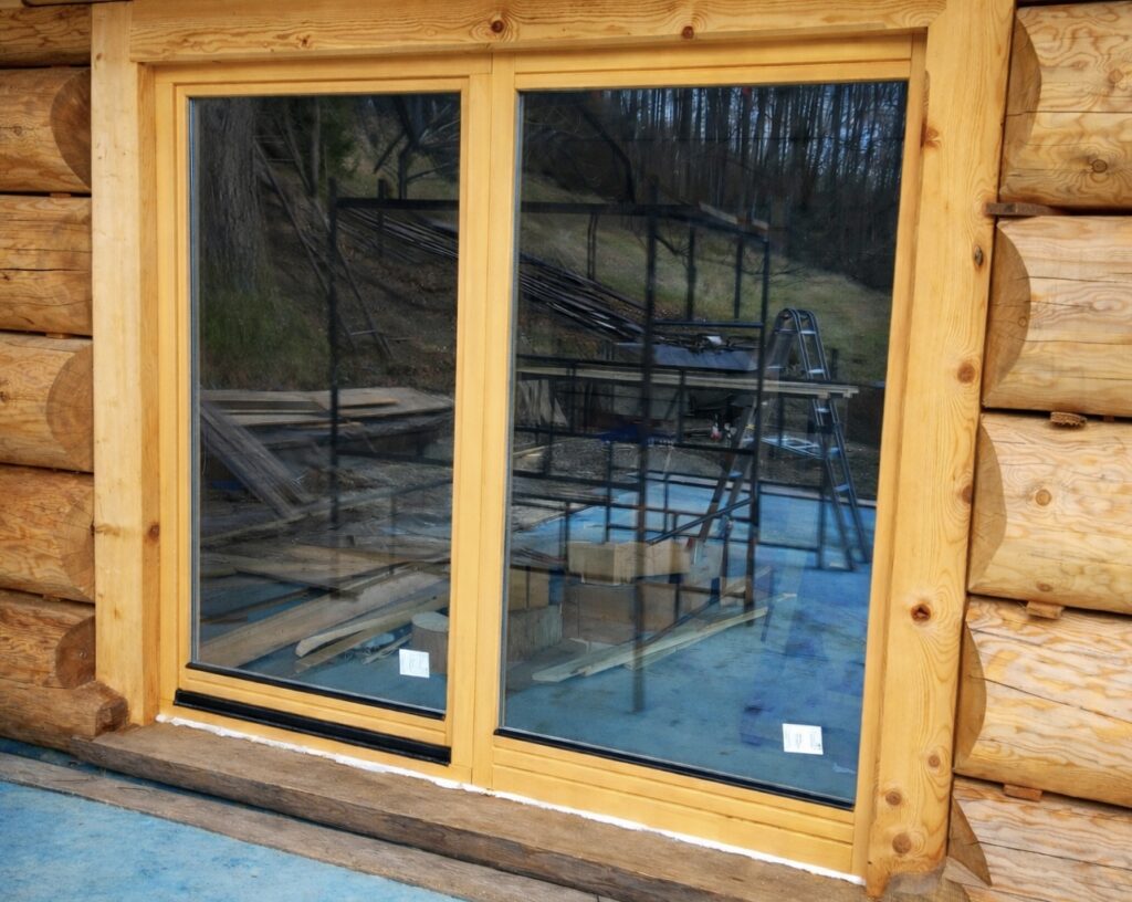 Drzwi drewniane okna drewniane przesuwne dom z bali Stary Sącz producent Knapstol