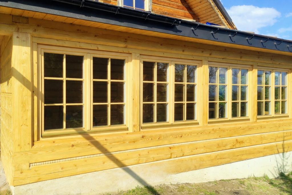 Realizacje Okna drewniane góralskie trzyszybowe pasywne dom z bali Żywiec producent Knapstol