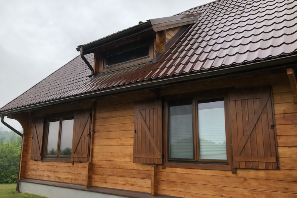 Okiennice drewniane dom z drewna Busko-Zdrój producent Knapstol