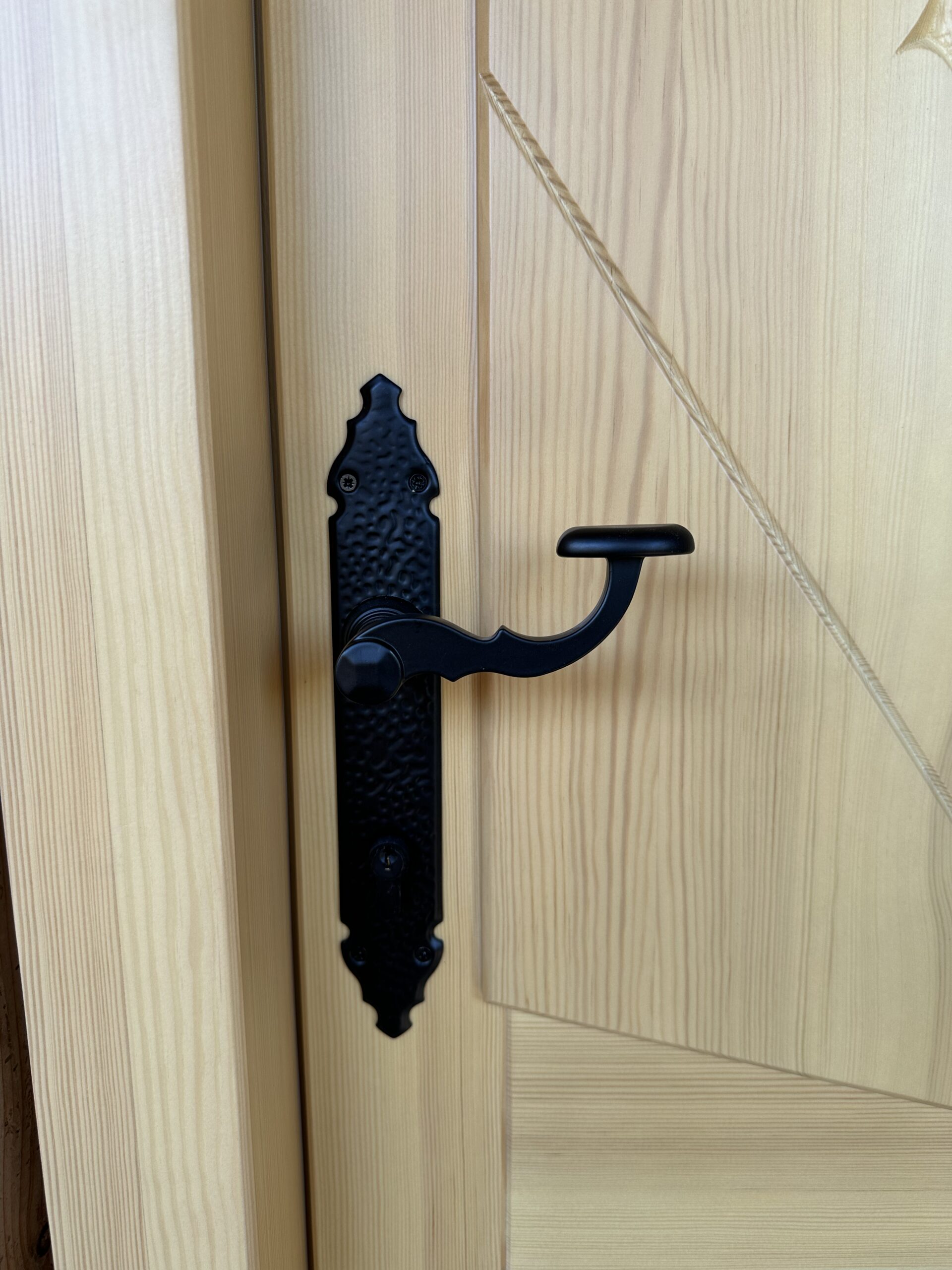 O nas Drzwi drewniane góralskie kute dom z bali Sucha Beskidzka producent Knapstol