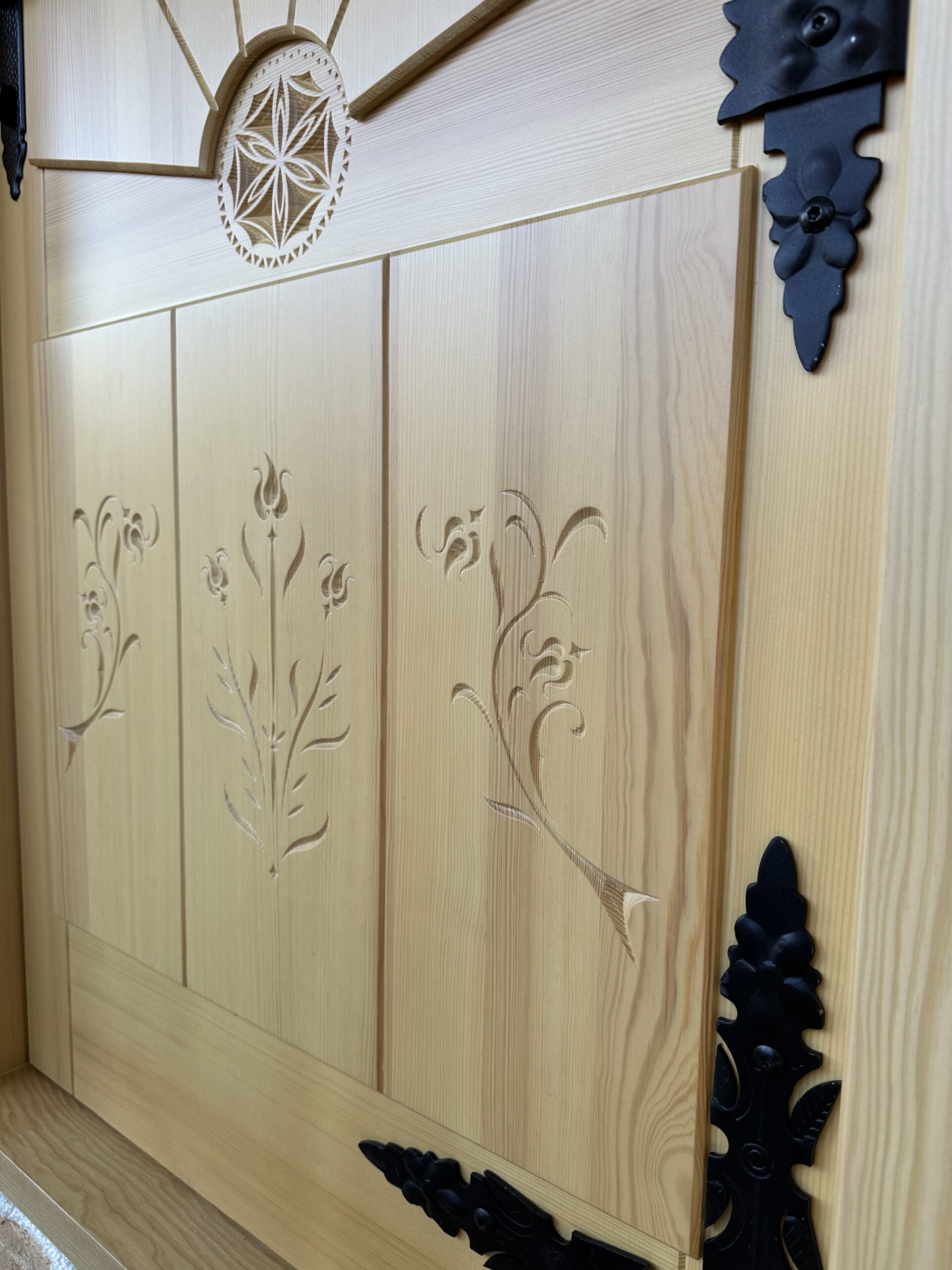 O nas Drzwi drewniane góralskie kute dom z bali Zakopane producent Knapstol