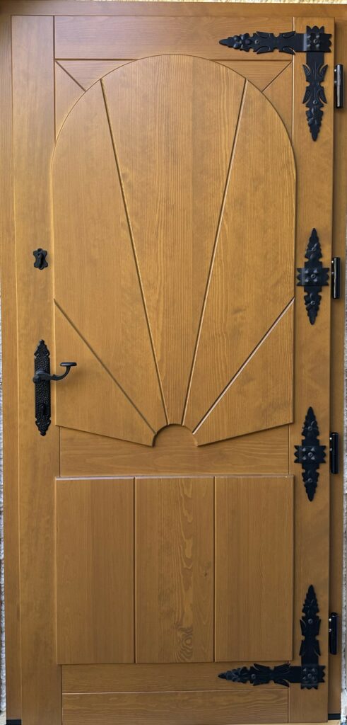 Drzwi drewniane Drzwi drewniane góralskie dom z bali Rabka-Zdrój producent Knapstol